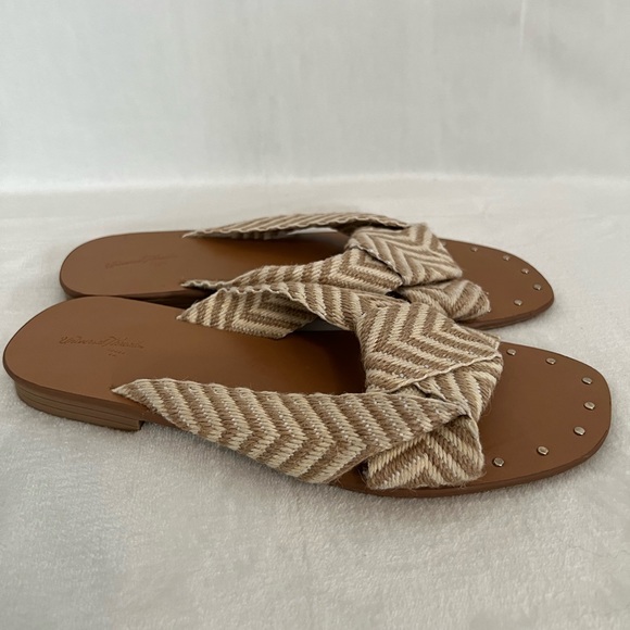 Universal Threads Sandals - Picture 4 of 4
